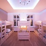旅馆 格雷格和汤姆啤酒屋旅社 *