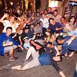 格雷格和汤姆啤酒屋旅社 *