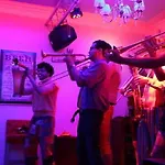 格雷格和汤姆啤酒屋旅社 *