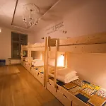 格雷格和汤姆啤酒屋旅社 *